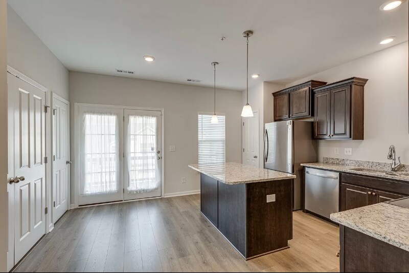 Building Photo - 204 Kinsale Dr