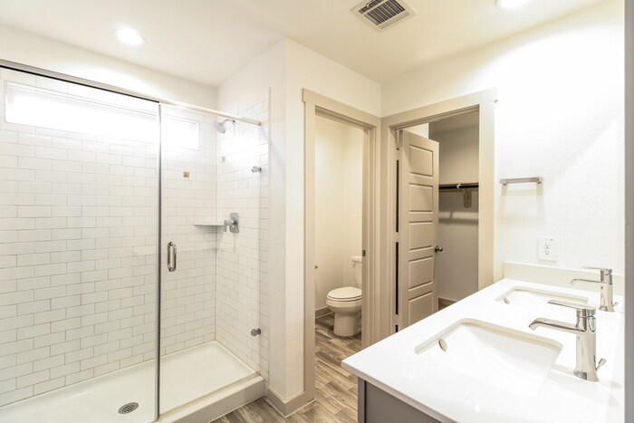 Building Photo - 214 Serena Pk Ln