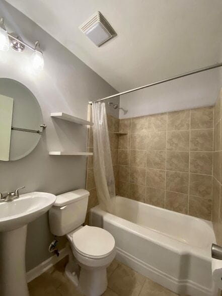 Building Photo - 2032 Wren Rd