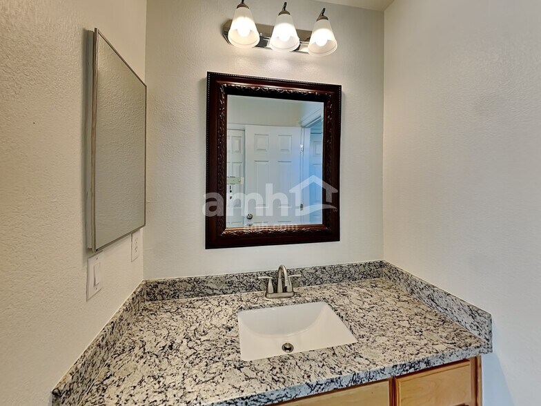 Building Photo - 8825 Moonwood Ct