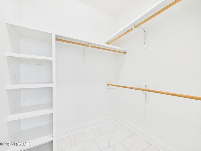 Building Photo - 212 Twin Meadow Ln