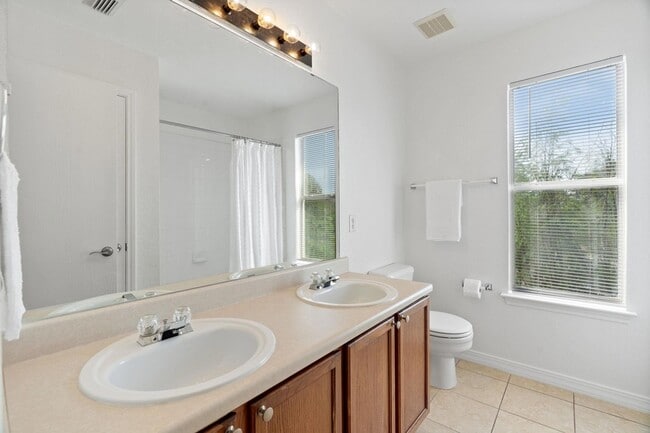 Building Photo - 905 Rocking Spur Cove