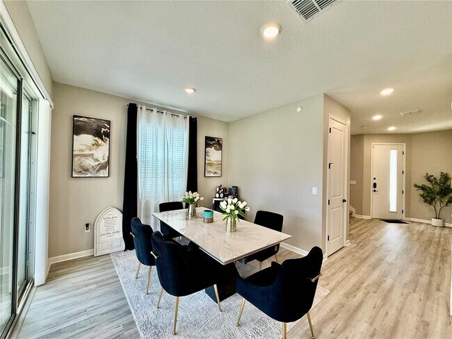 Building Photo - 6255 Golden Bch Dr
