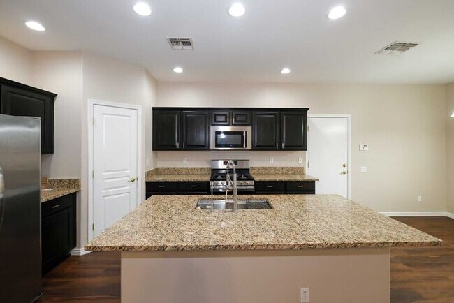 Building Photo - Move-In Ready Home in Highly Desirable Lagos Vistoso