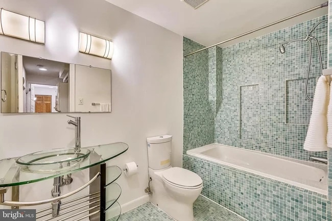 Downstairs bathroom with jacuzzi tub - 122 N Bradford St