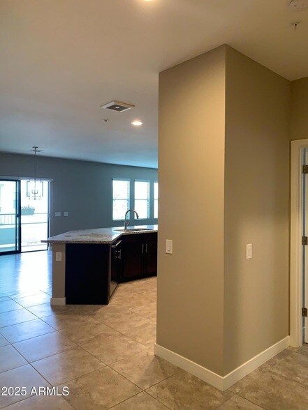 Building Photo - 2511 W Queen Creek Rd