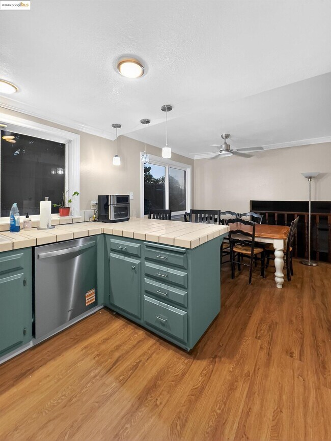 Building Photo - 2322 Peachtree Cir