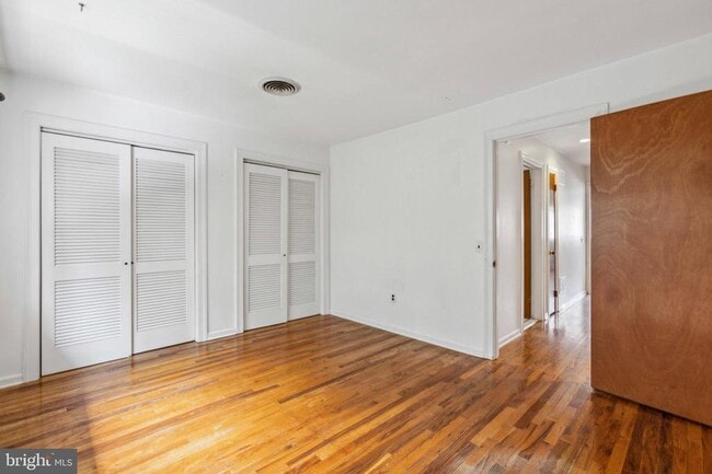 Building Photo - 5 Cornwallis Square