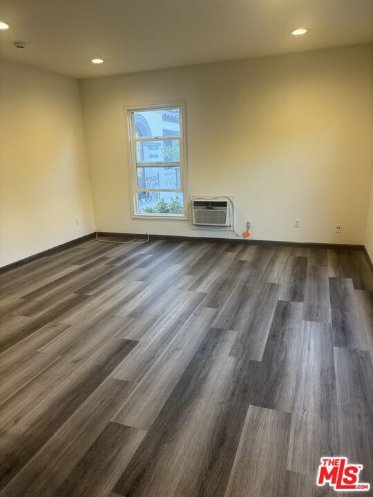 Building Photo - 133 Crescent Dr