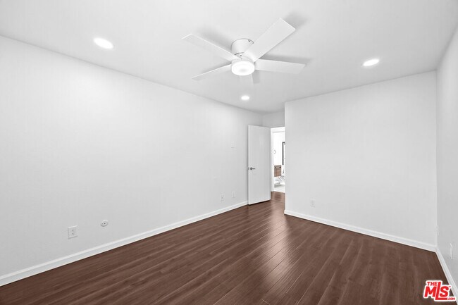 Building Photo - 4900 Overland Ave