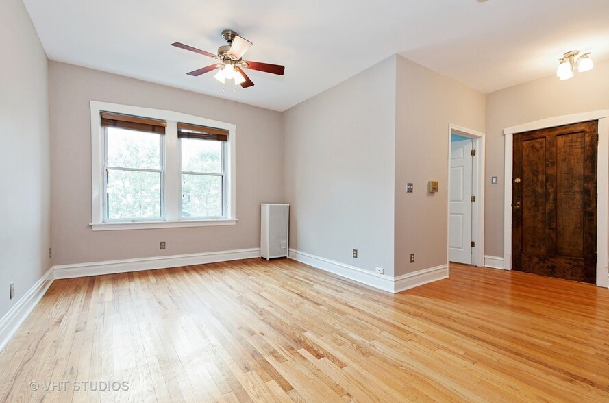 Building Photo - 1319 W Addison St