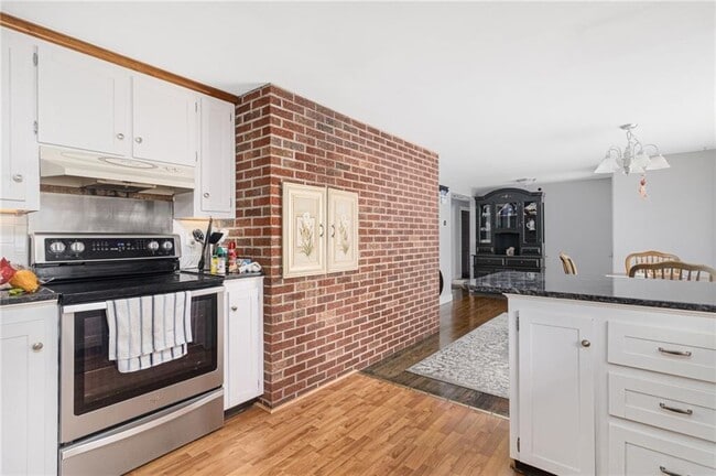 Building Photo - 27 Westwood Dr