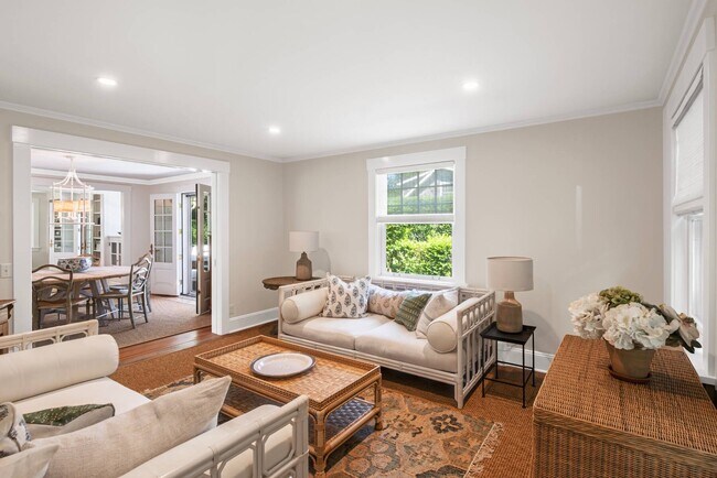 Building Photo - 210 Little Plains Rd