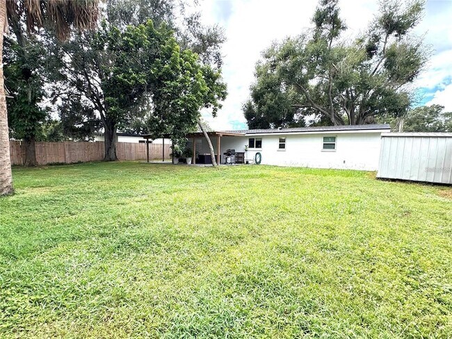 Building Photo - 9616 Pineridge Ave