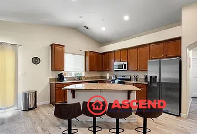 Building Photo - Lovely 4 Bedroom Home in Campus Park Area!