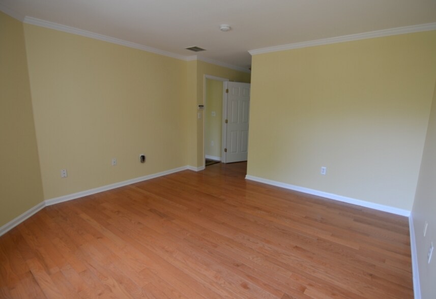 Building Photo - 328 Enclave Ln