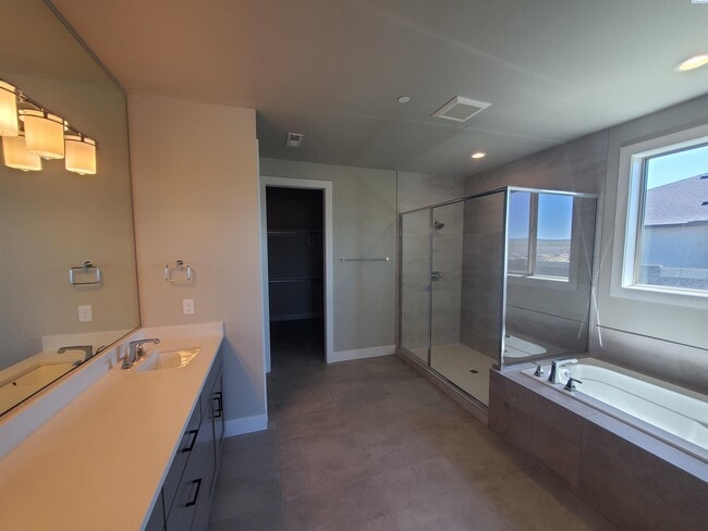 Building Photo - FOR RENT SOUTHCLIFFE