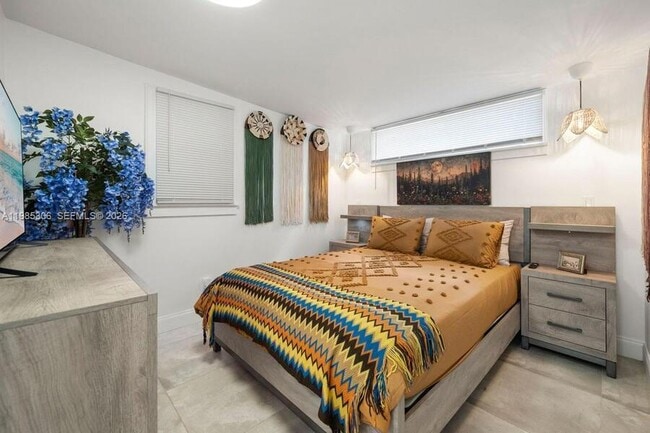 Building Photo - 151 NE 43rd St