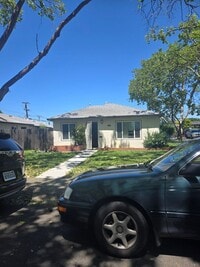 Building Photo - 512 Carpenter St