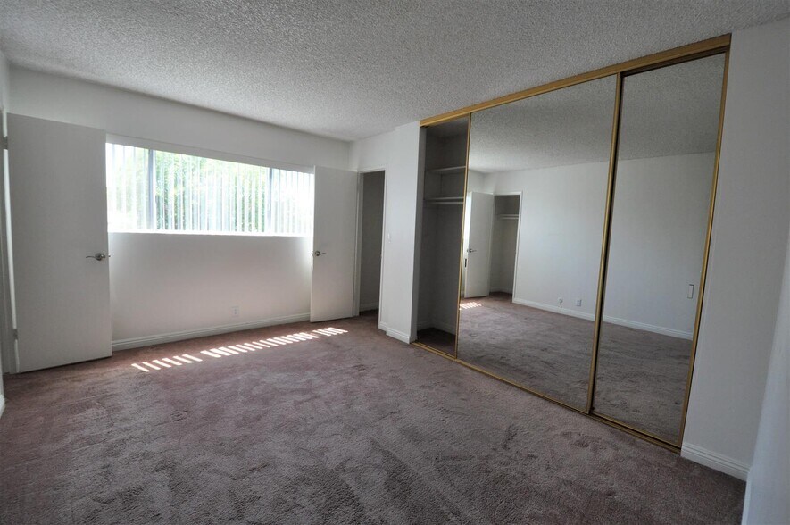 Building Photo - 12245 Chandler Blvd