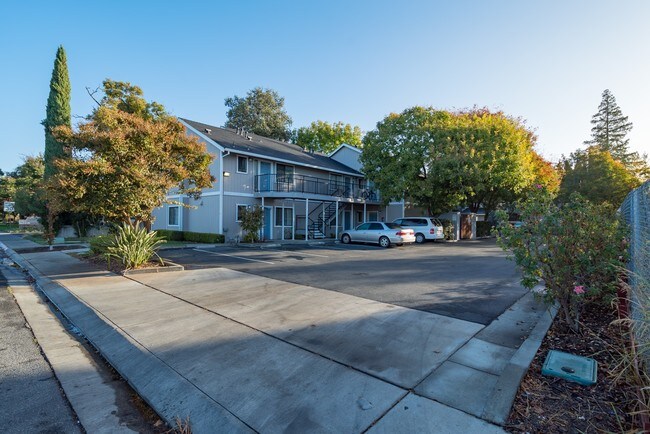 Building Photo - 591 Matmor Rd