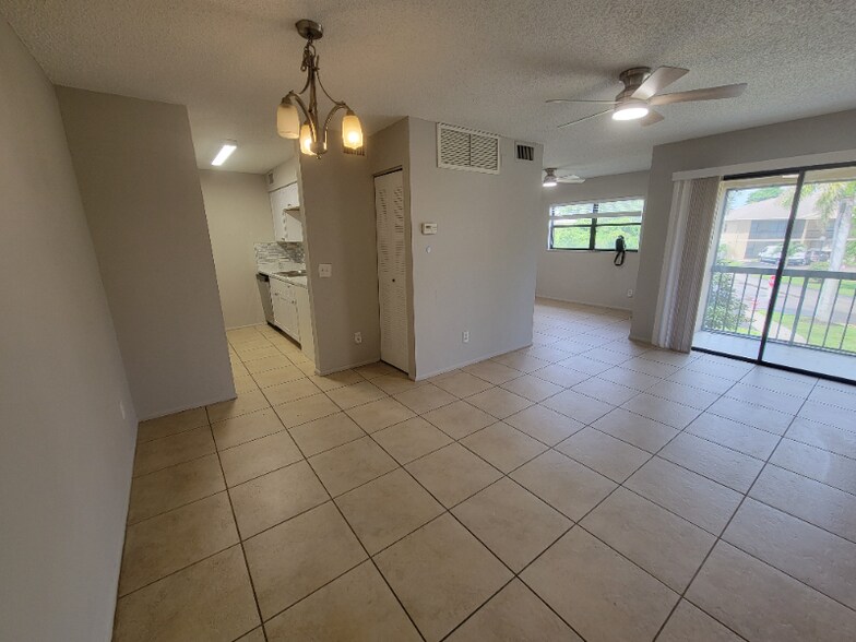Building Photo - 5303 Summerlin Rd