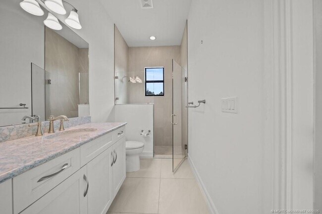 Building Photo - 5286 SW Pomegranate Way