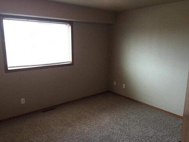 Building Photo - 1720 Torrey Pines Drive