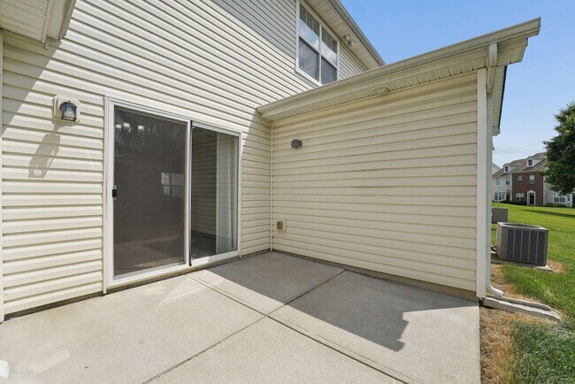 Building Photo - 2045 River Rock Way