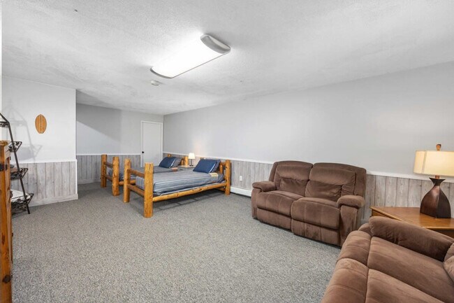 Building Photo - 6542 Bella Vista Dr NE