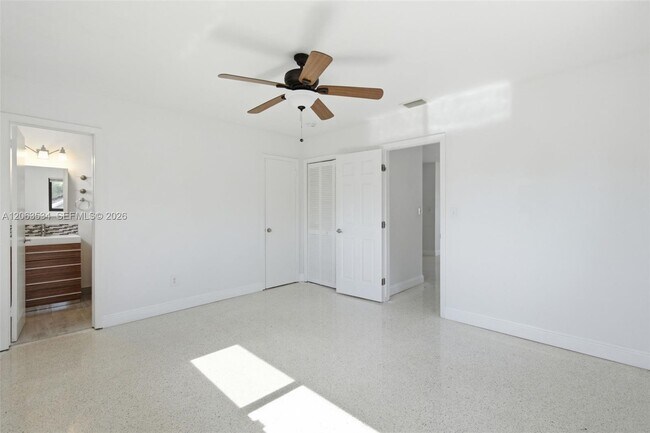 Building Photo - 2625 SW 29th Ave