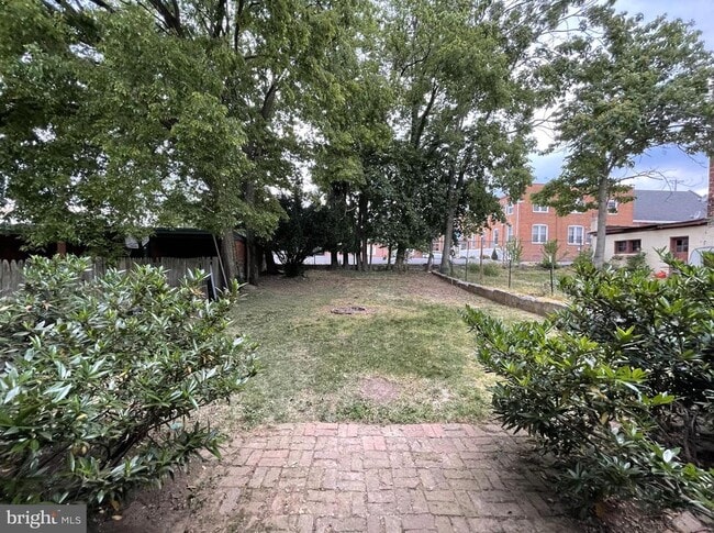 Building Photo - 211 S Maple Ave