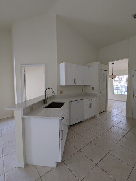Building Photo - 9961 Boca Ave N