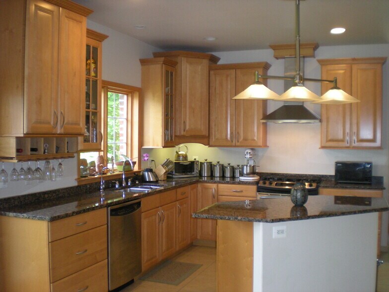 1st floor kitchen - 117 Ritchie Avenue