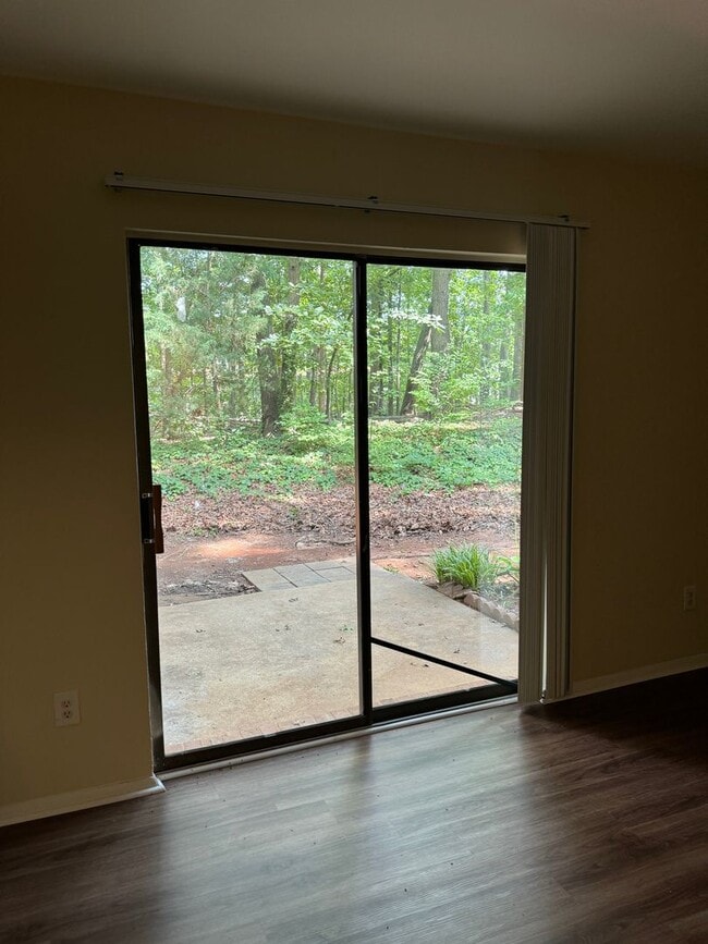 Building Photo - 2BR/1.5BA Townhome Style Apartment