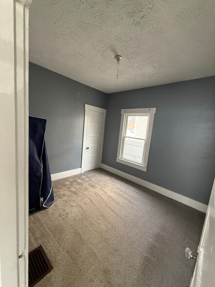 Building Photo - 1102 S 7th St