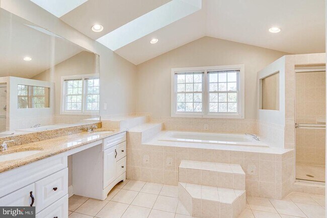Building Photo - 1168 Taji Ct