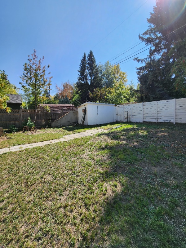 Building Photo - 1227 Hauser Blvd