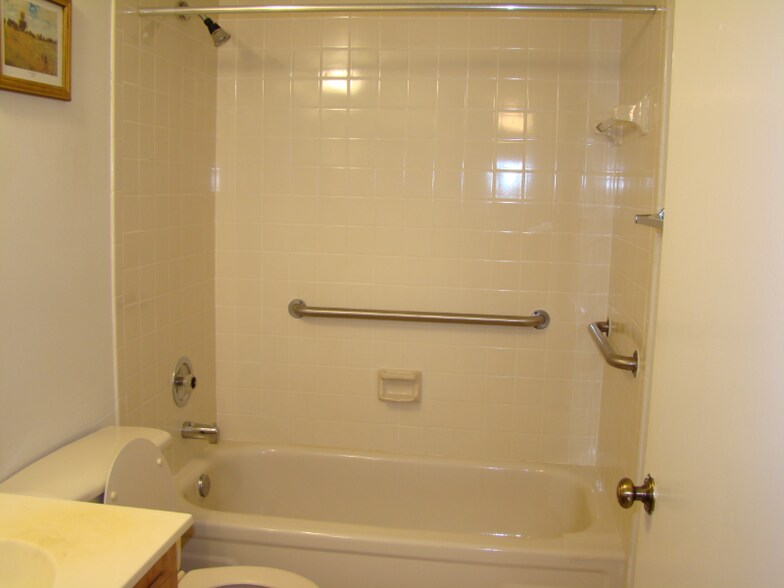 Building Photo - 370 NW 76th Ave