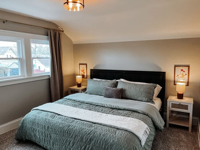 Building Photo - 3923 Victory Blvd