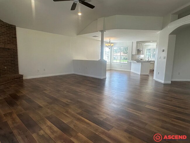 Building Photo - Spacious 3BD/2.5BA Home in Bakersfield's 93311 — HOA Community, Pool, Fireplace, Garage & Small P...