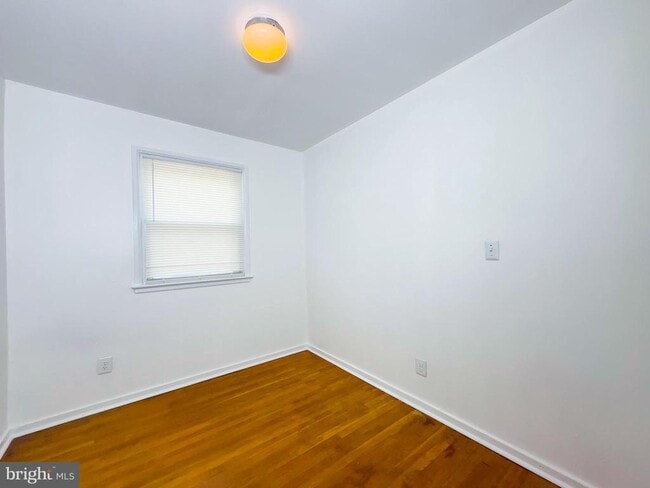 Building Photo - 12040 Valleywood Dr