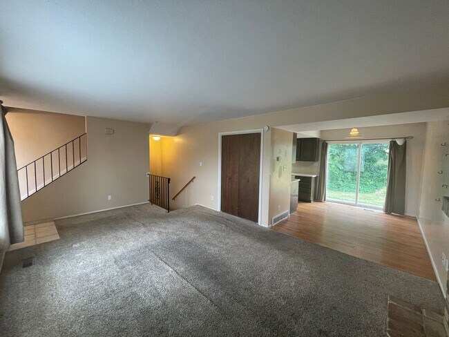 Building Photo - 785-787 S 200 E