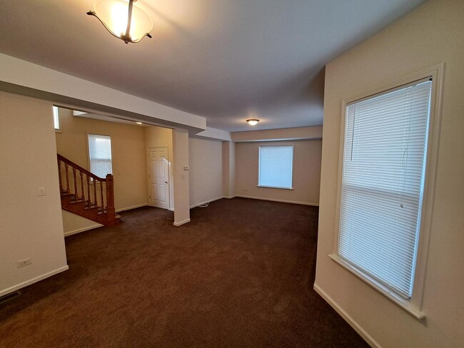 Building Photo - 1509 W Greenleaf Ave