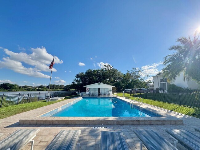 Building Photo - Lake Buckeye Condo