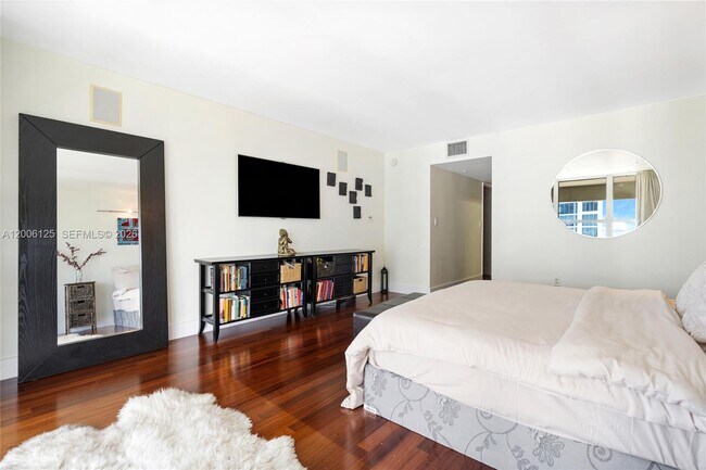 Building Photo - 600 NE 36th St