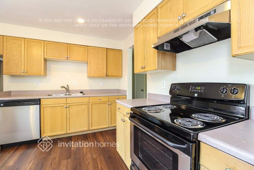 Building Photo - 10970 Newland St