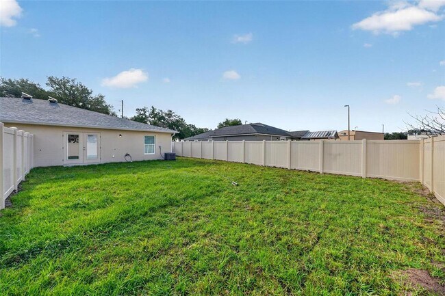 Building Photo - 32635 Vista Ave