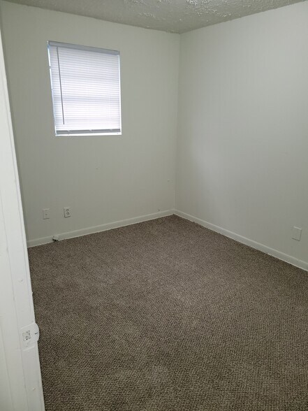 Building Photo - 1541 W 1st St