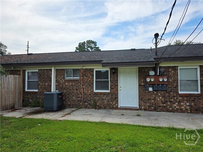 Building Photo - 304 5th St